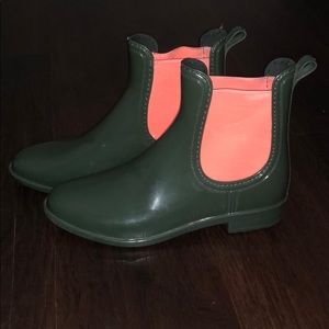 Gently used ,hunter green & orange bootie.